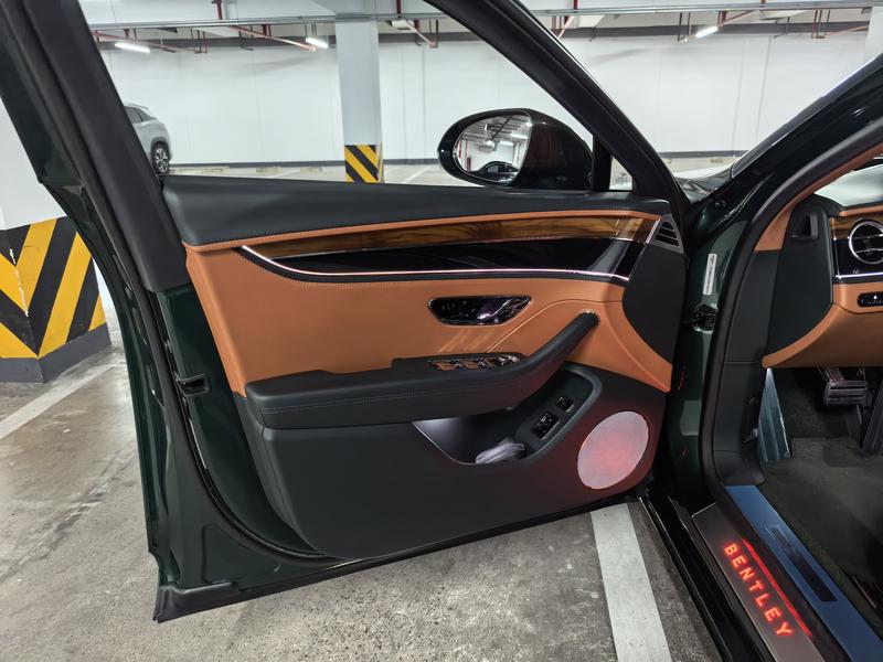 Bentley Flying Spur, 2021 — фото 7 из 8