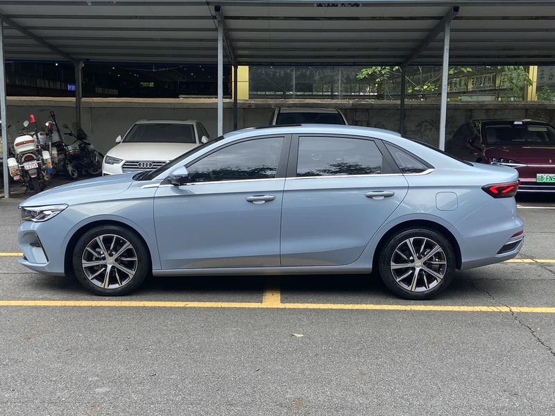 Geely Emgrand, 2023 — фото 4 из 12