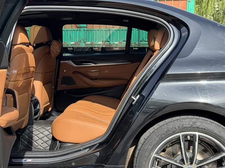 BMW 5 Series Hybrid, 2022 — фото 7 из 9