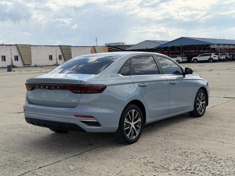 Geely Emgrand, 2023 — фото 6 из 12