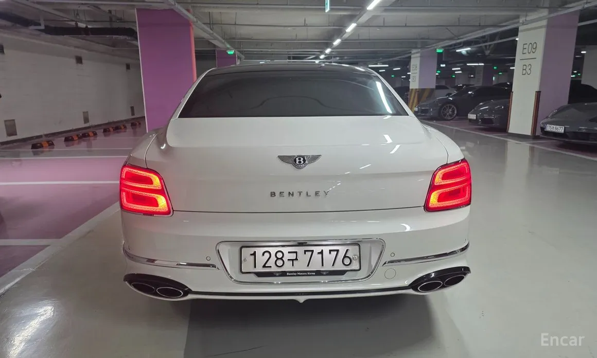 Bentley Flying Spur, 2022 — фото 4 из 12