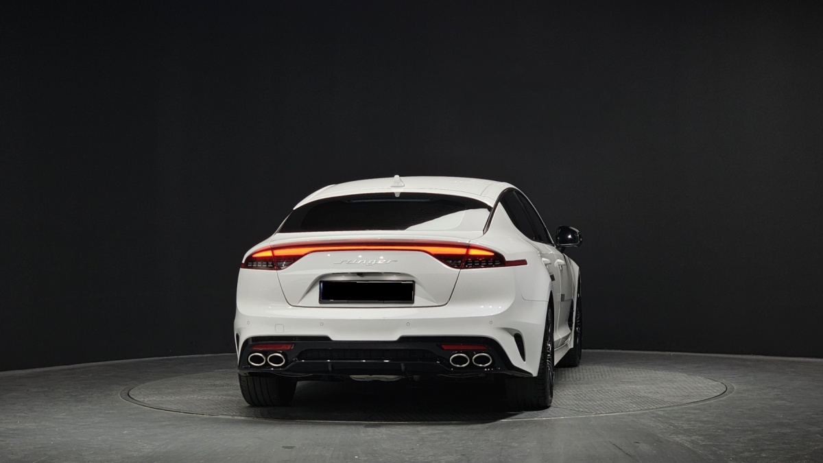 Kia Stinger, 2023 — фото 4 из 12