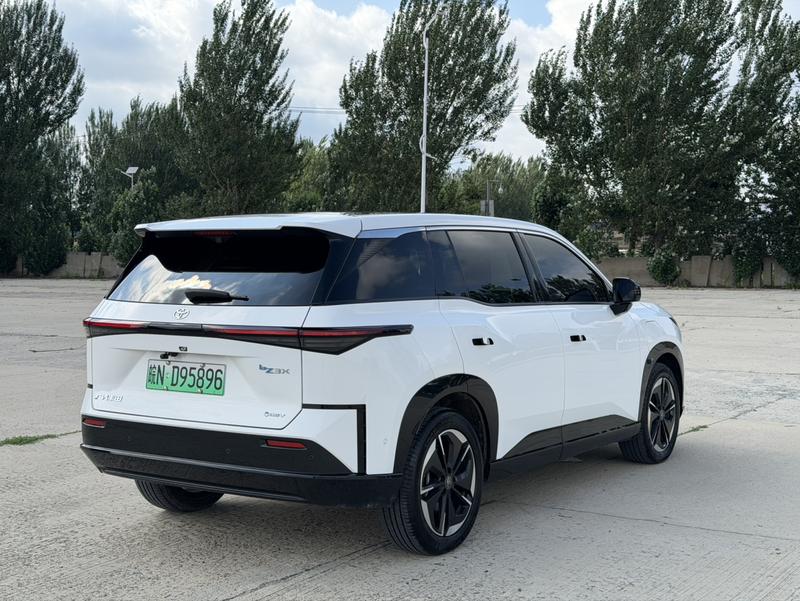 Toyota bZ3X, 2024 — фото 6 из 12