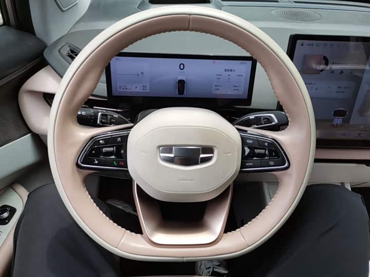 Geely Geometry M6, 2022 — фото 3 из 9