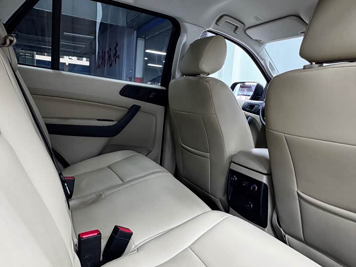 Ford Everest, 2023 — фото 9 из 9