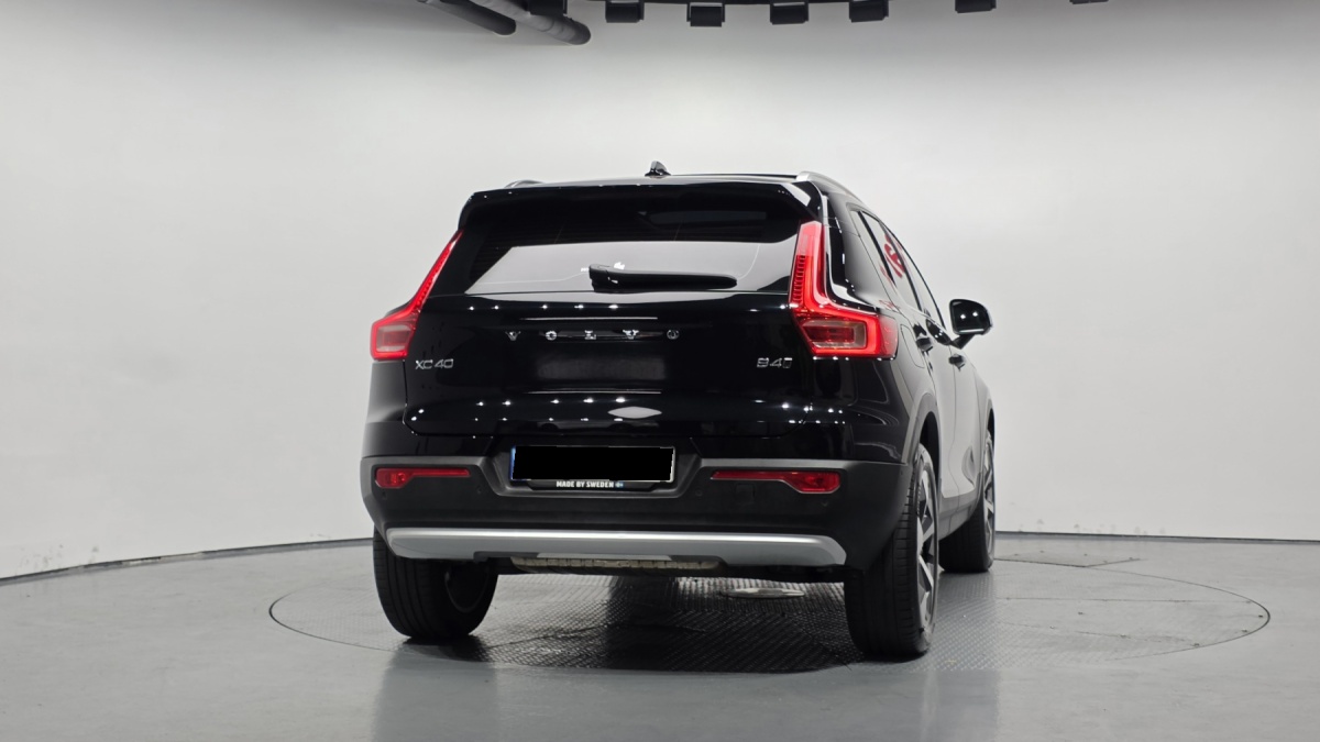 Volvo XC40, 2022 — фото 4 из 12