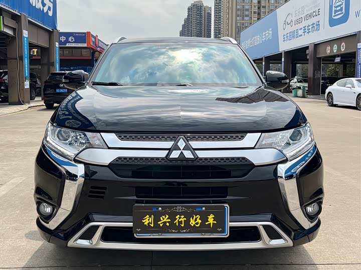 Mitsubishi Outlander, 2021 — фото 2 из 9