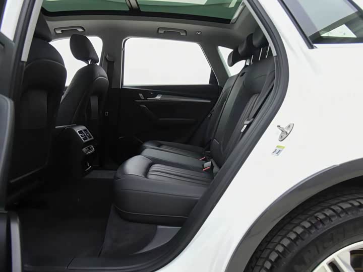Audi Q5L, 2023 — фото 9 из 9