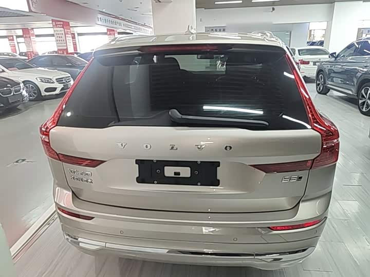 Volvo XC60, 2023 — фото 6 из 9