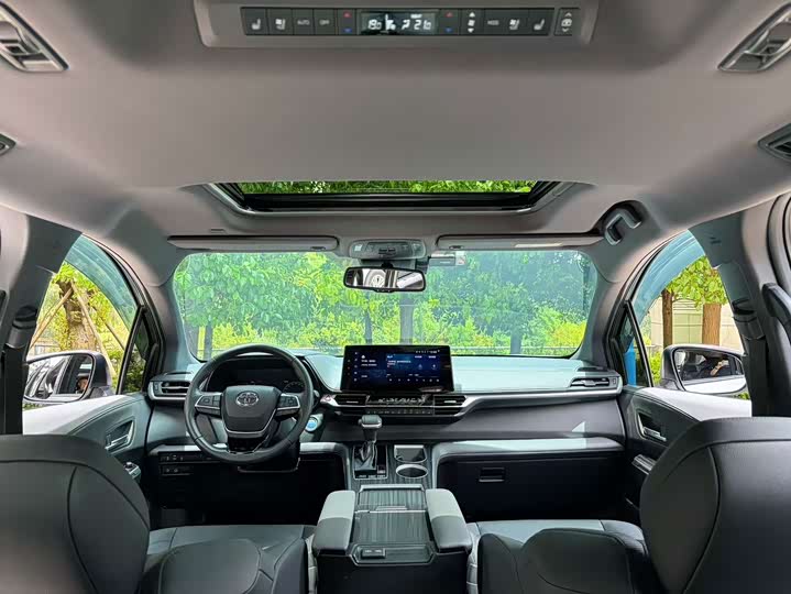 Toyota Sienna, 2022 — фото 8 из 9