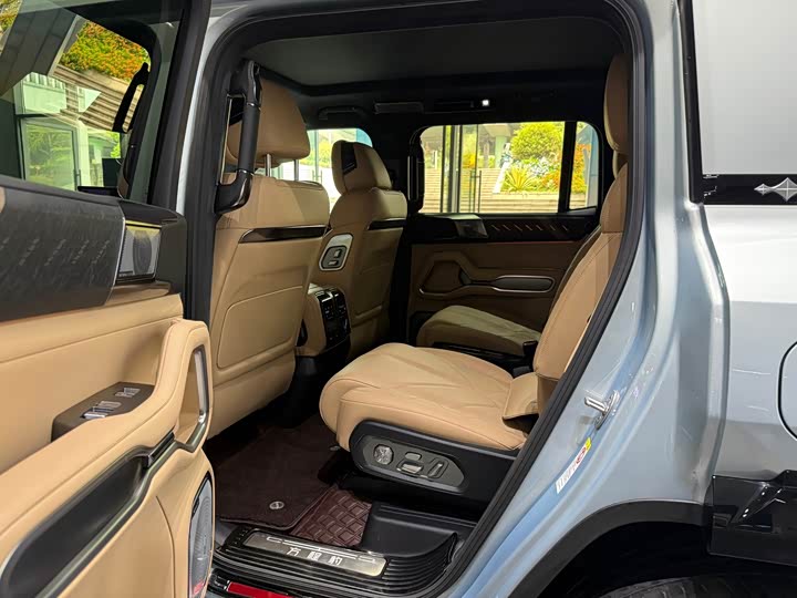 BYD FangChengBao Leopard 8, 2024 — фото 6 из 9