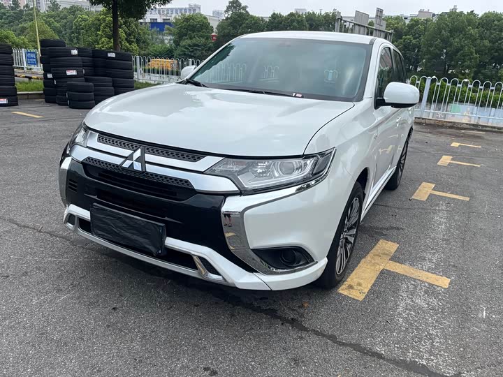 Mitsubishi Outlander, 2023 — купить в Курске под ключ