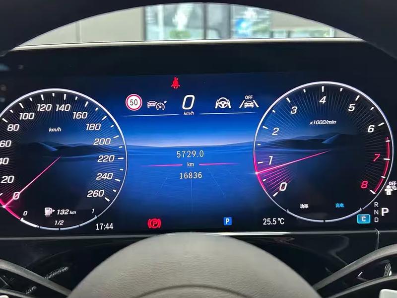 Mercedes-Benz E-Class, 2024 — фото 8 из 12