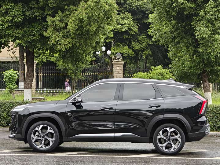 Geely Atlas L, 2023 — фото 3 из 9