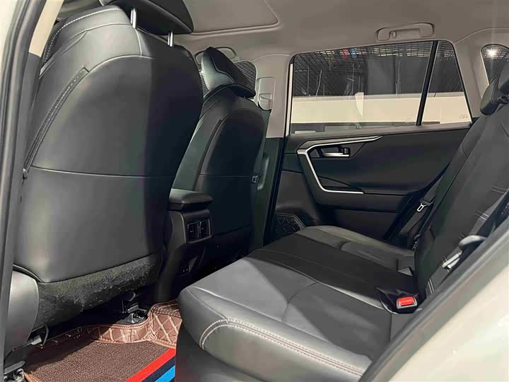 Toyota Wildlander, 2023 — фото 9 из 9