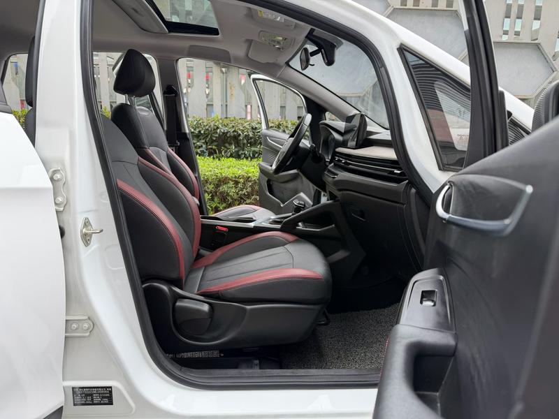 Geely Vision X3, 2021 — фото 8 из 10