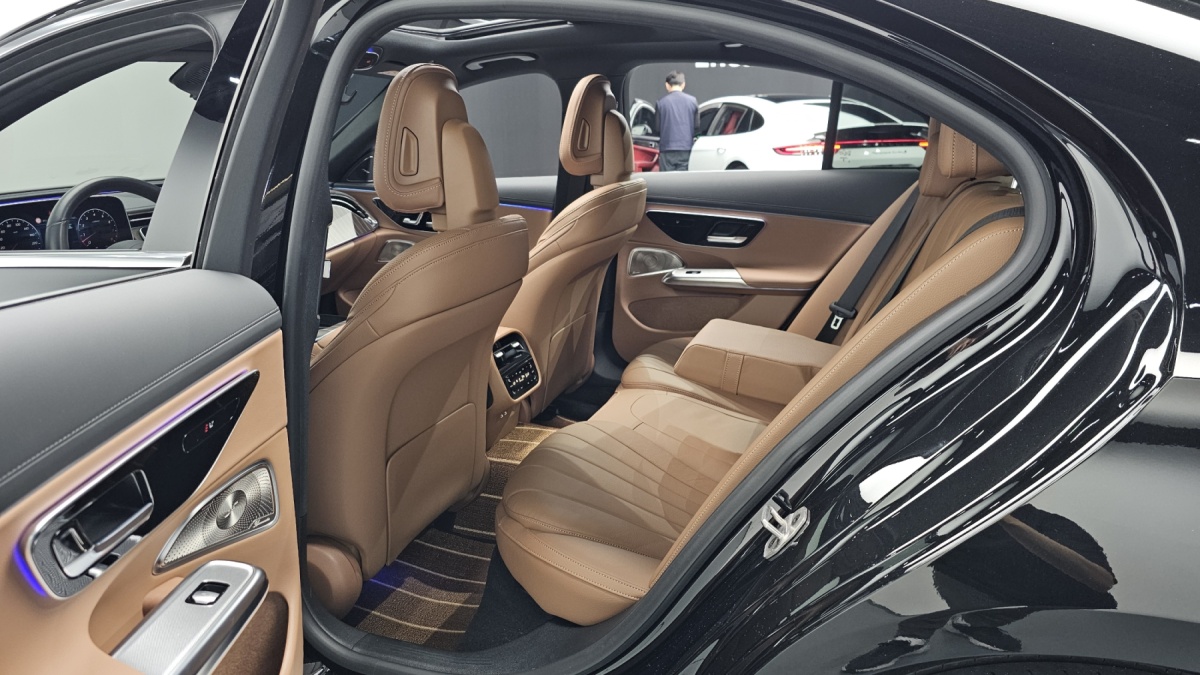 Mercedes-Benz E-Class, 2024 — фото 12 из 12