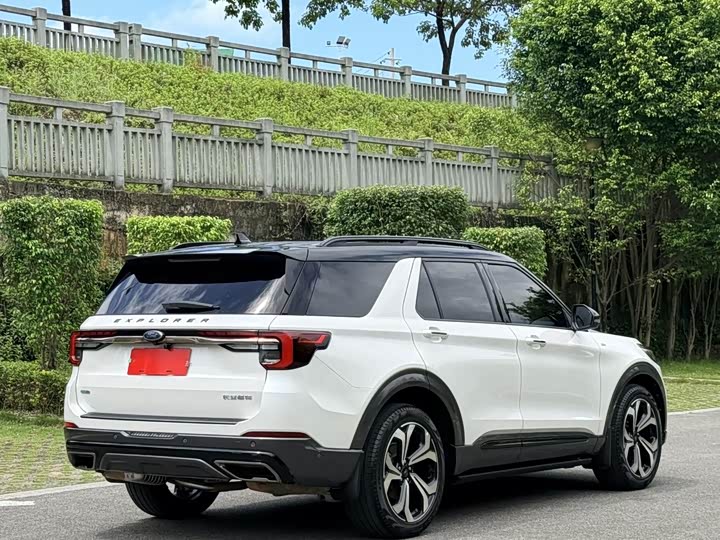 Ford Explorer, 2022 — фото 6 из 9