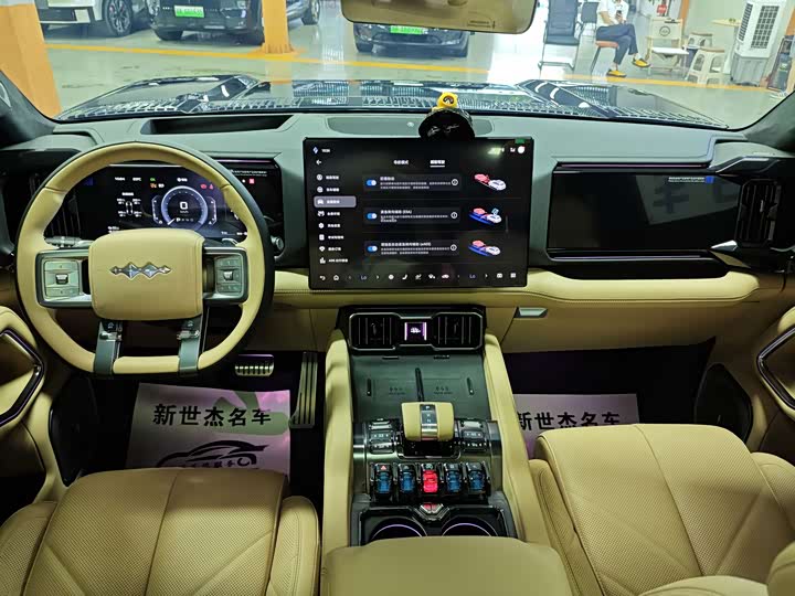BYD FangChengBao Leopard 8, 2025 — фото 8 из 9