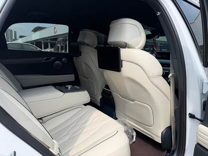 Genesis G80 EV, 2023 — фото 7 из 9