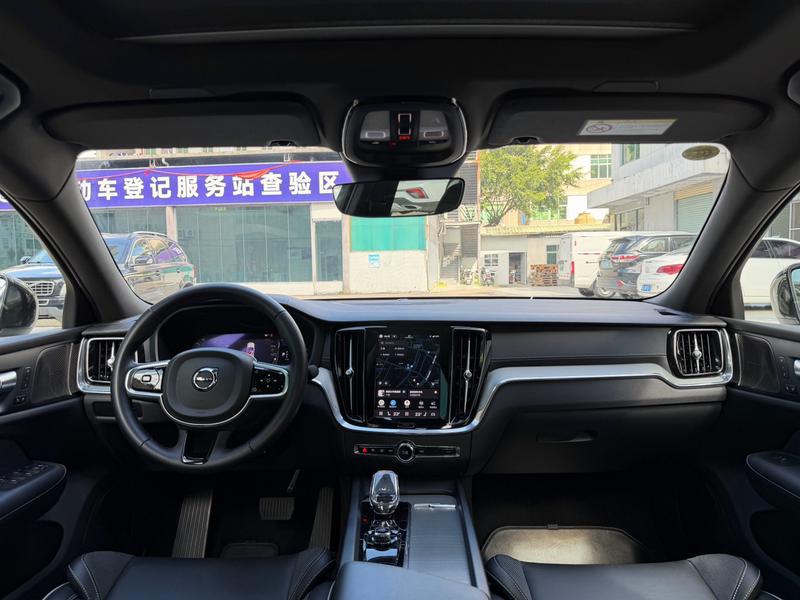 Volvo S60, 2023 — фото 9 из 12