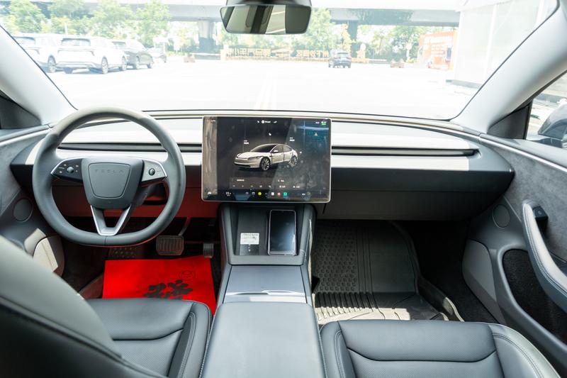 Tesla Model 3, 2024 — фото 9 из 12