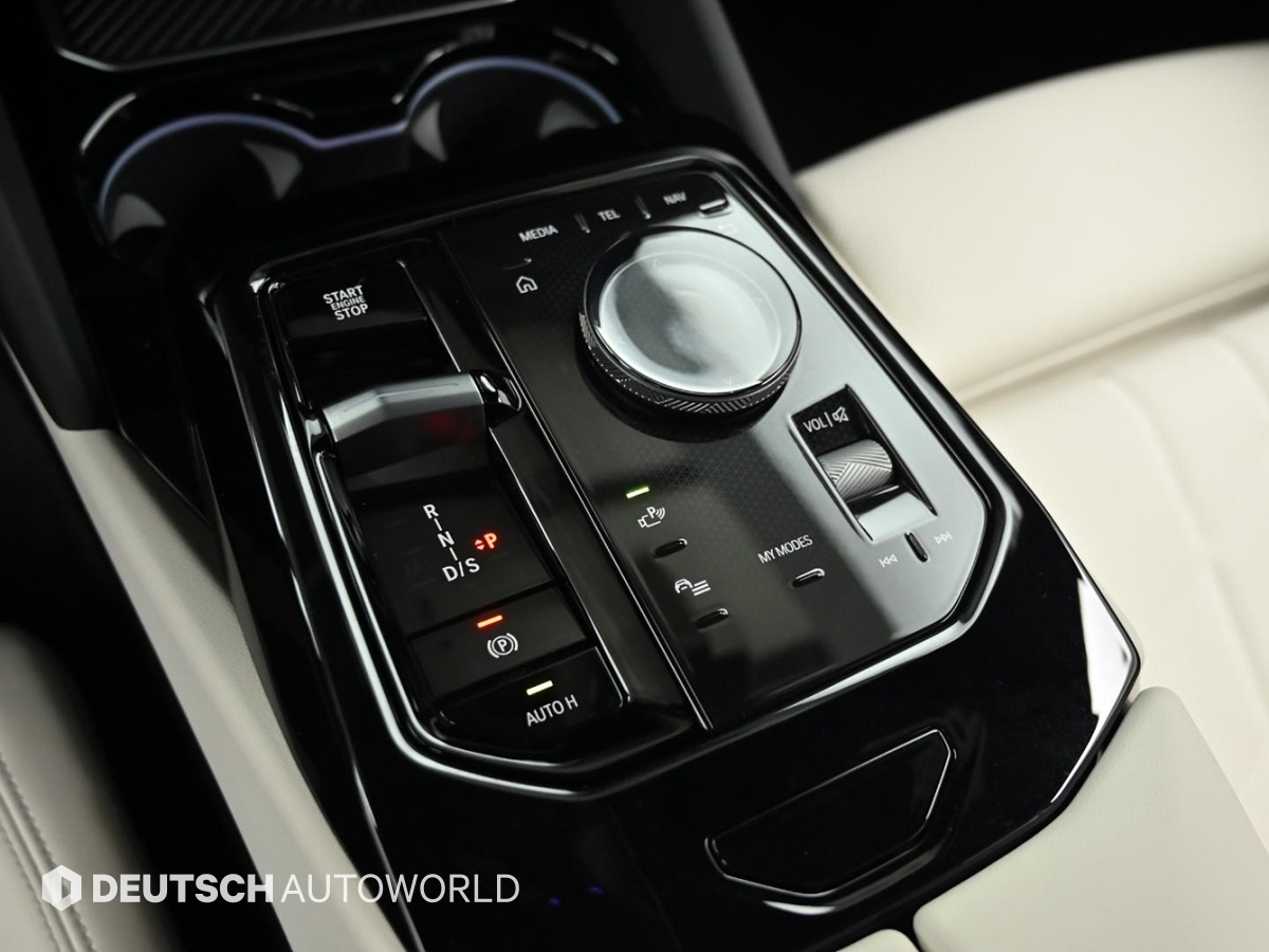 BMW 5 Series, 2025 — фото 8 из 12