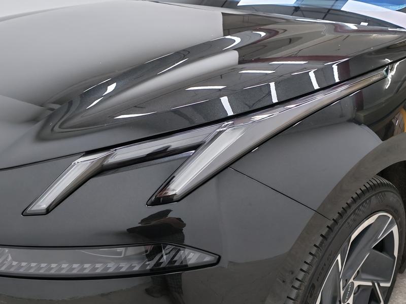 Lynk & Co 07 EM-P Hybrid, 2024 — фото 9 из 12