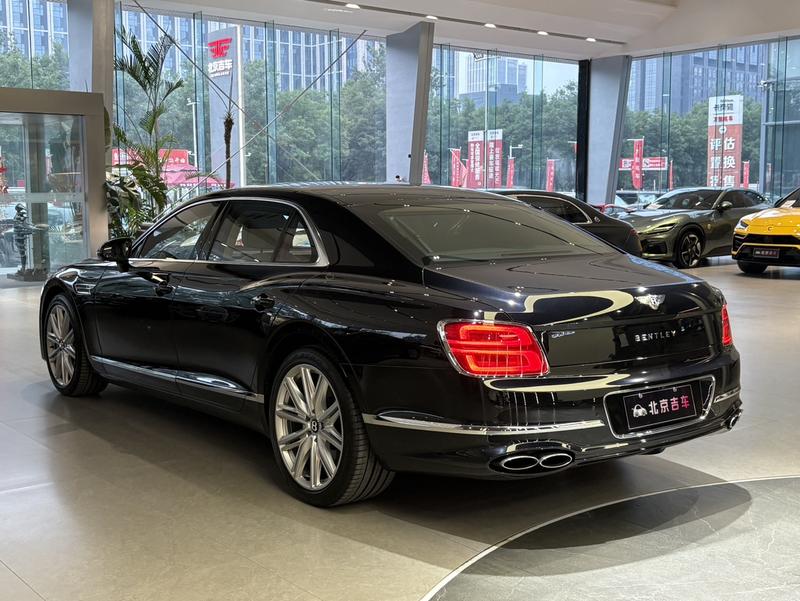 Bentley Flying Spur, 2024 — фото 4 из 12