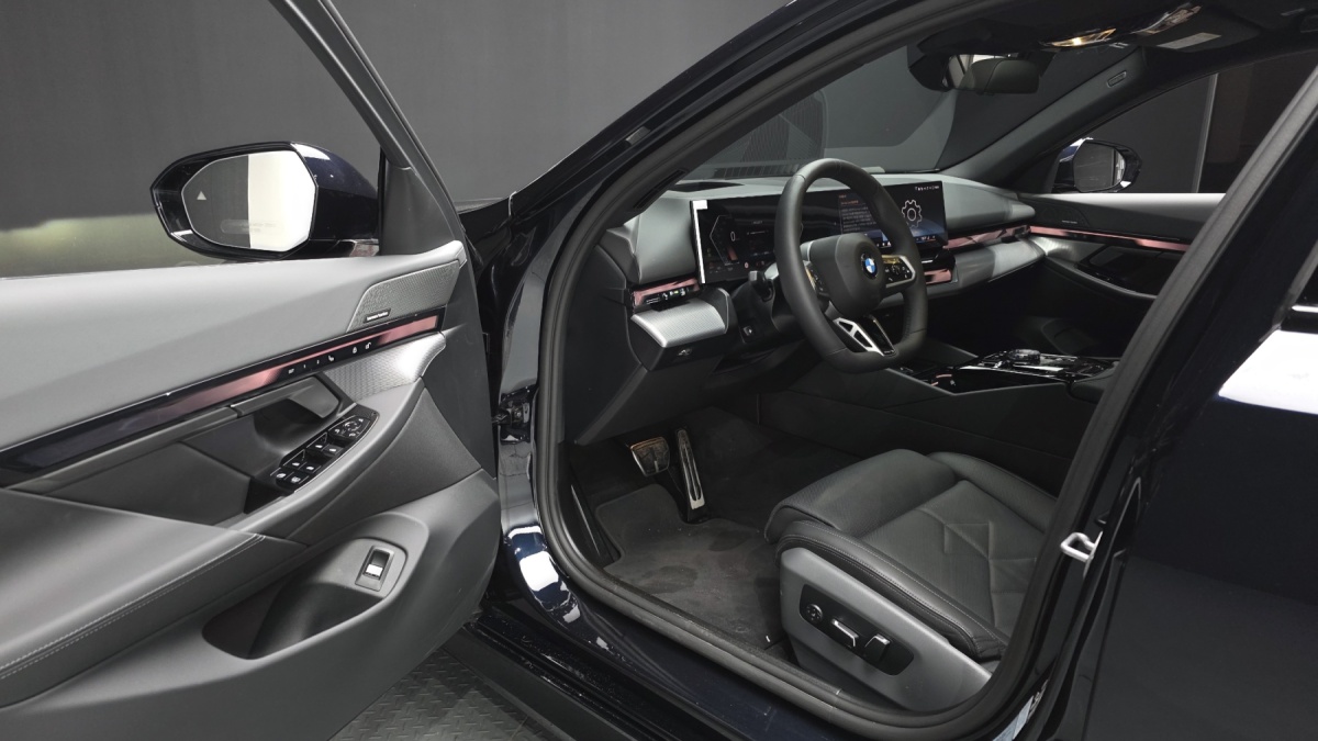 BMW 5 Series, 2025 — фото 10 из 12