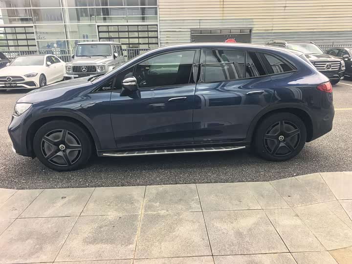Mercedes-Benz EQE SUV, 2024 — фото 8 из 9