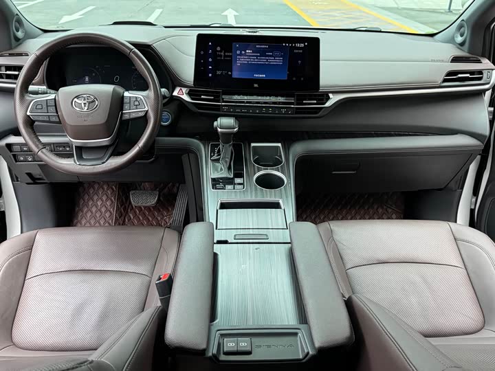 Toyota Sienna, 2022 — фото 6 из 9