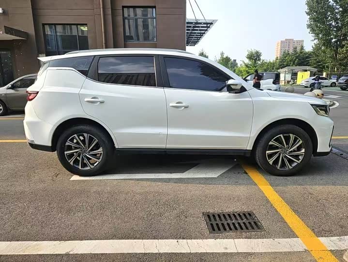 Geely Vision X6, 2022 — фото 3 из 9
