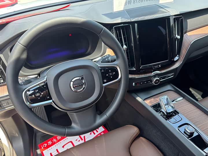 Volvo XC60 Hybrid, 2022 — фото 8 из 9