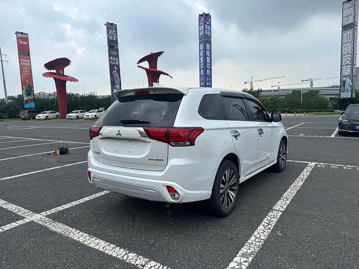 Mitsubishi Outlander, 2022 — фото 9 из 9
