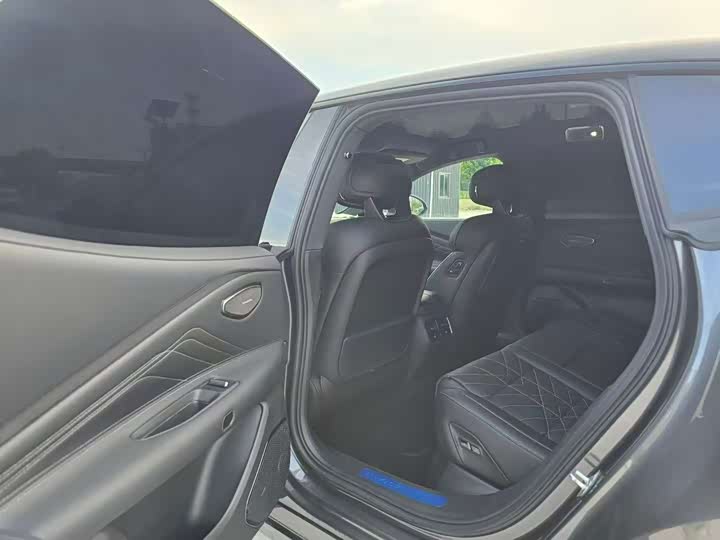 Lynk & Co 30 EM-P Hybrid, 2025 — фото 9 из 9