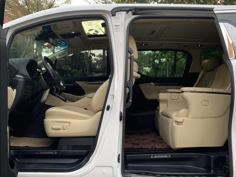 Toyota Alphard, 2021 — фото 8 из 11