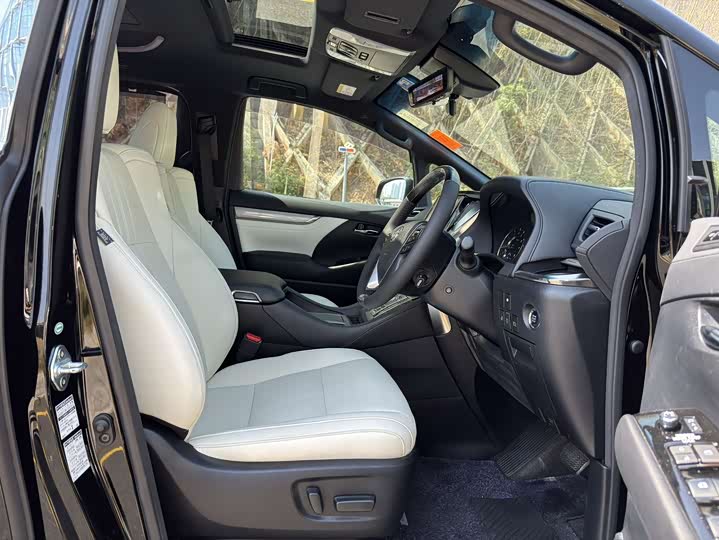 Toyota Alphard, 2025 — фото 9 из 9