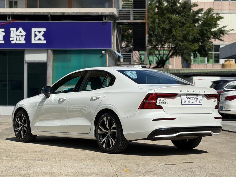 Volvo S60, 2023 — фото 4 из 12