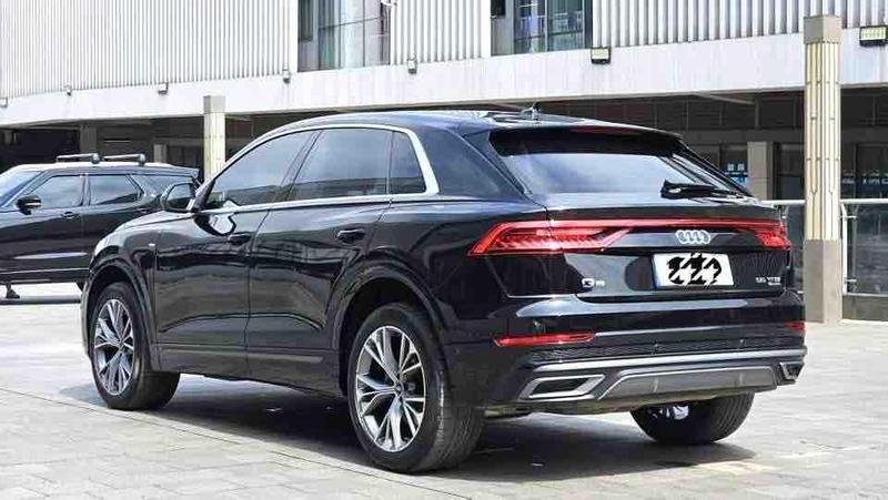 Audi Q8, 2022 — фото 4 из 10