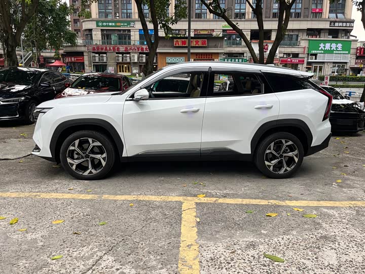 Geely Atlas L, 2023 — фото 4 из 9