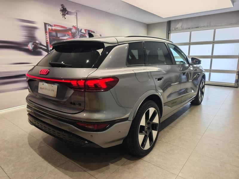 Audi Q6L e-tron, 2025 — фото 4 из 9