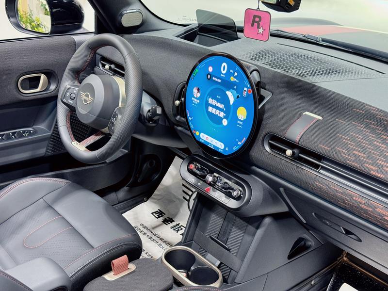 Mini Mini JCW, 2025 — фото 6 из 8