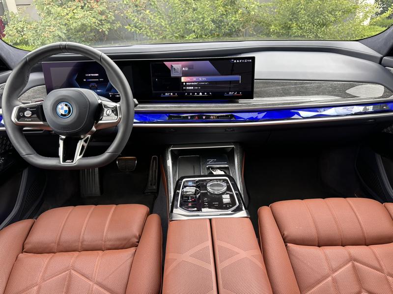 BMW i7, 2024 — фото 6 из 11