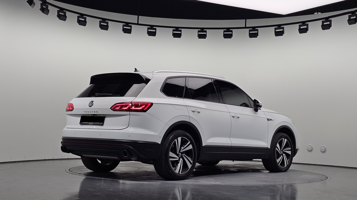 Volkswagen Touareg, 2023 — фото 2 из 12