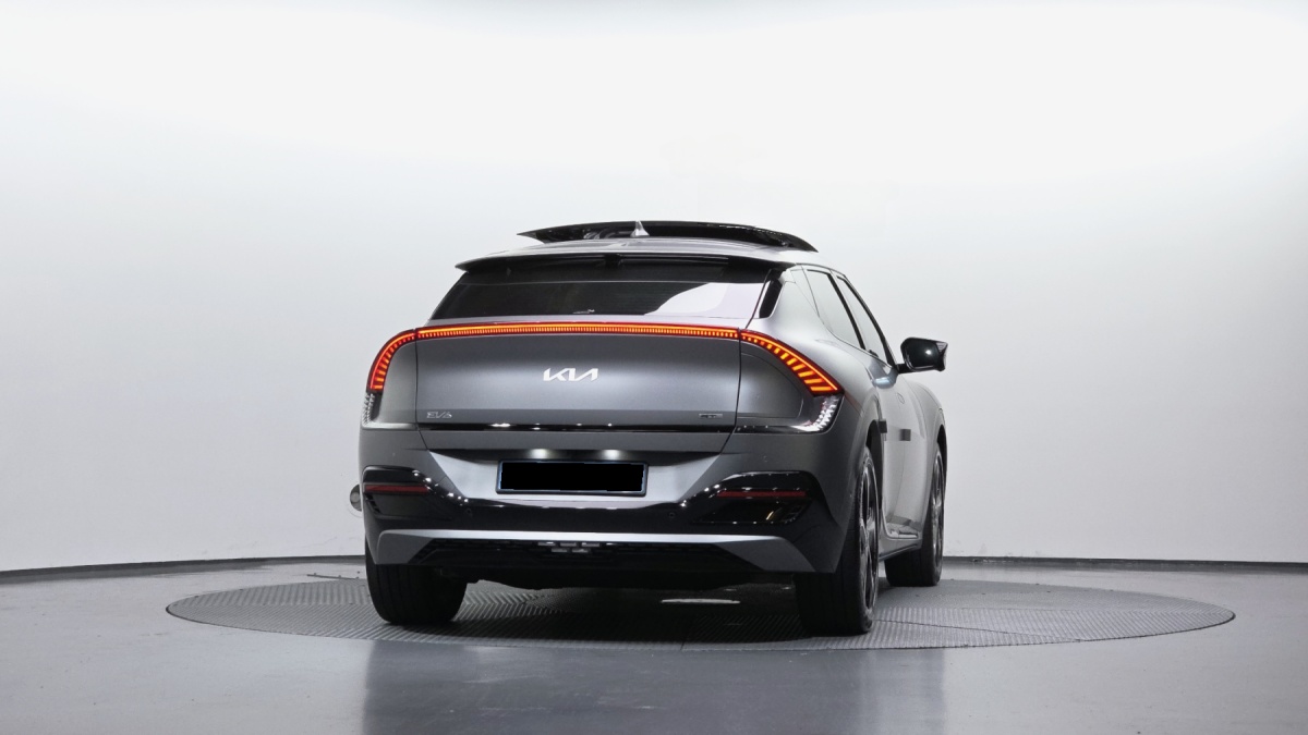 Kia EV6, 2023 — фото 4 из 12
