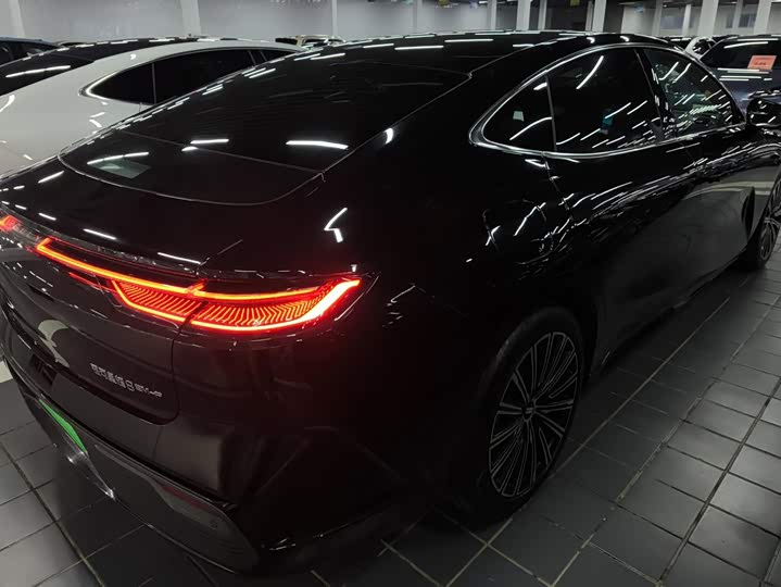 Geely Galaxy Starshine 8 EM-i, 2025 — фото 3 из 9