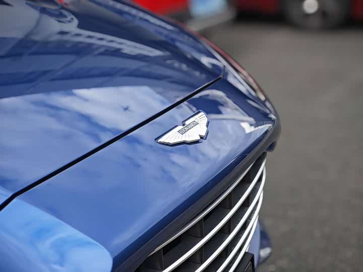 Aston Martin DBX, 2025 — фото 4 из 9