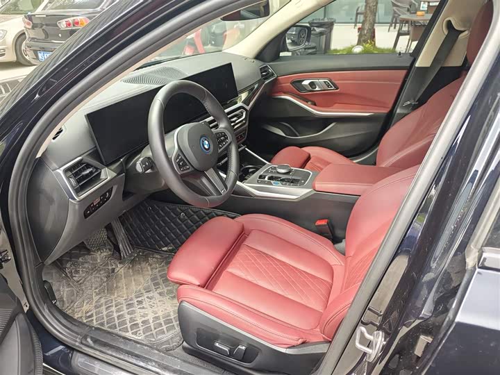 BMW i3, 2024 — фото 8 из 9