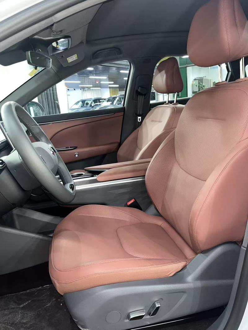 BAIC Arcfox Alpha T5, 2026 — фото 9 из 11